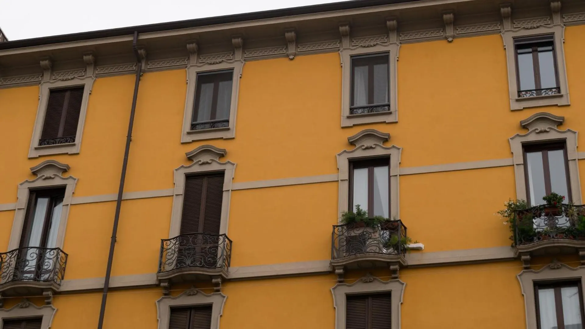 Piacenza Apartment Milan